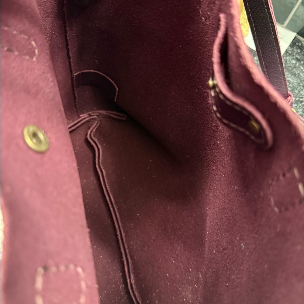 Portland Leather Tote in PLUM - Picture 3 of 5